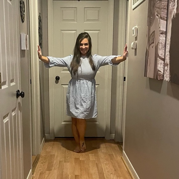 🚫SOLD🚫 Adorable blue white striped seersucker dress - Picture 2 of 16